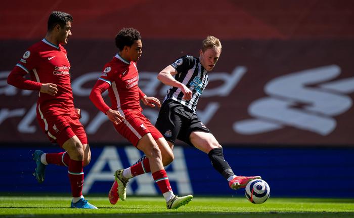 纽卡斯尔联客场战胜伍尔弗汉晋升英超排名的简单介绍