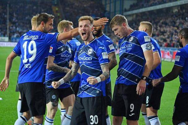 激烈竞争！豪门球队将在绿茵场上交锋