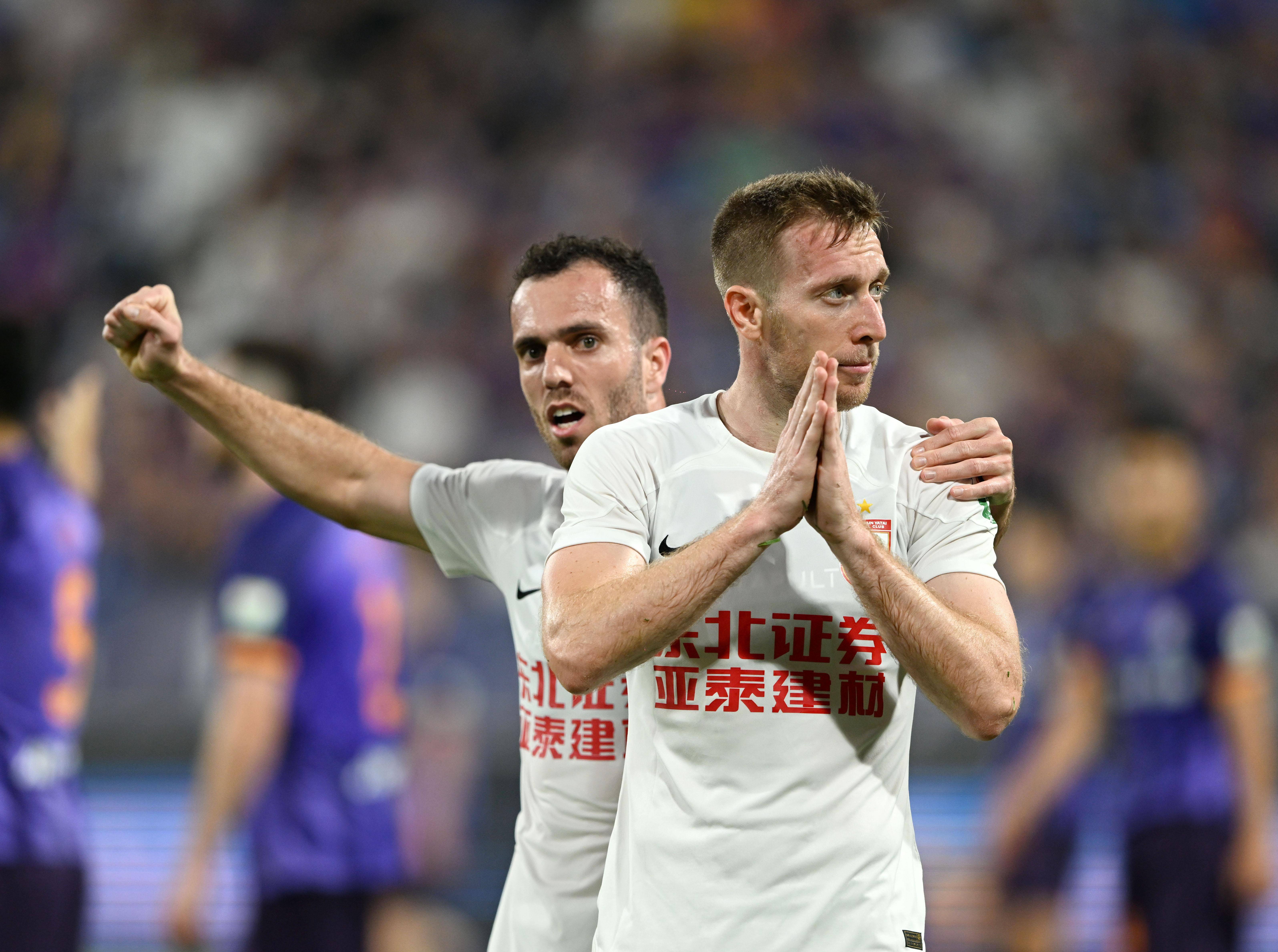 中超球队在比赛中展现出良好的团队协作