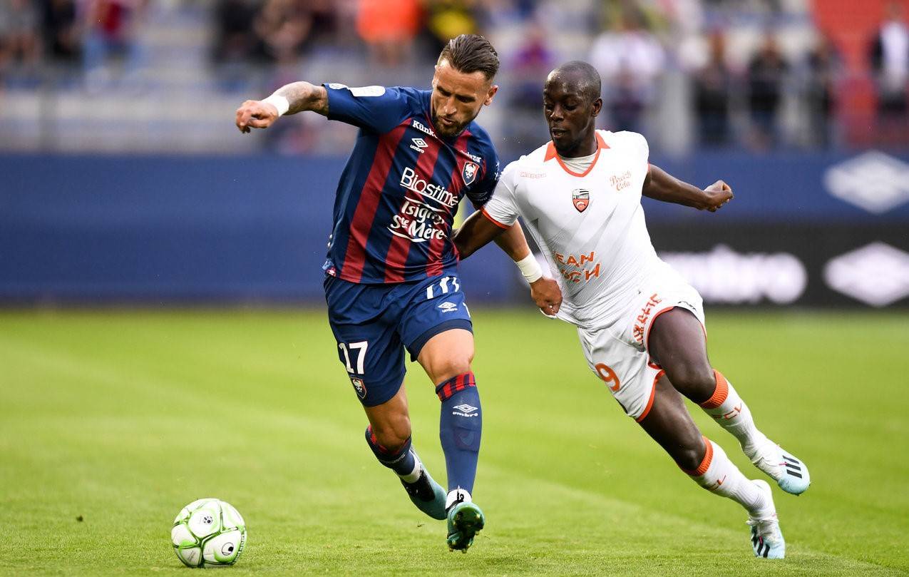 包含亚眠客场不敌梅斯，联赛前景堪忧的词条