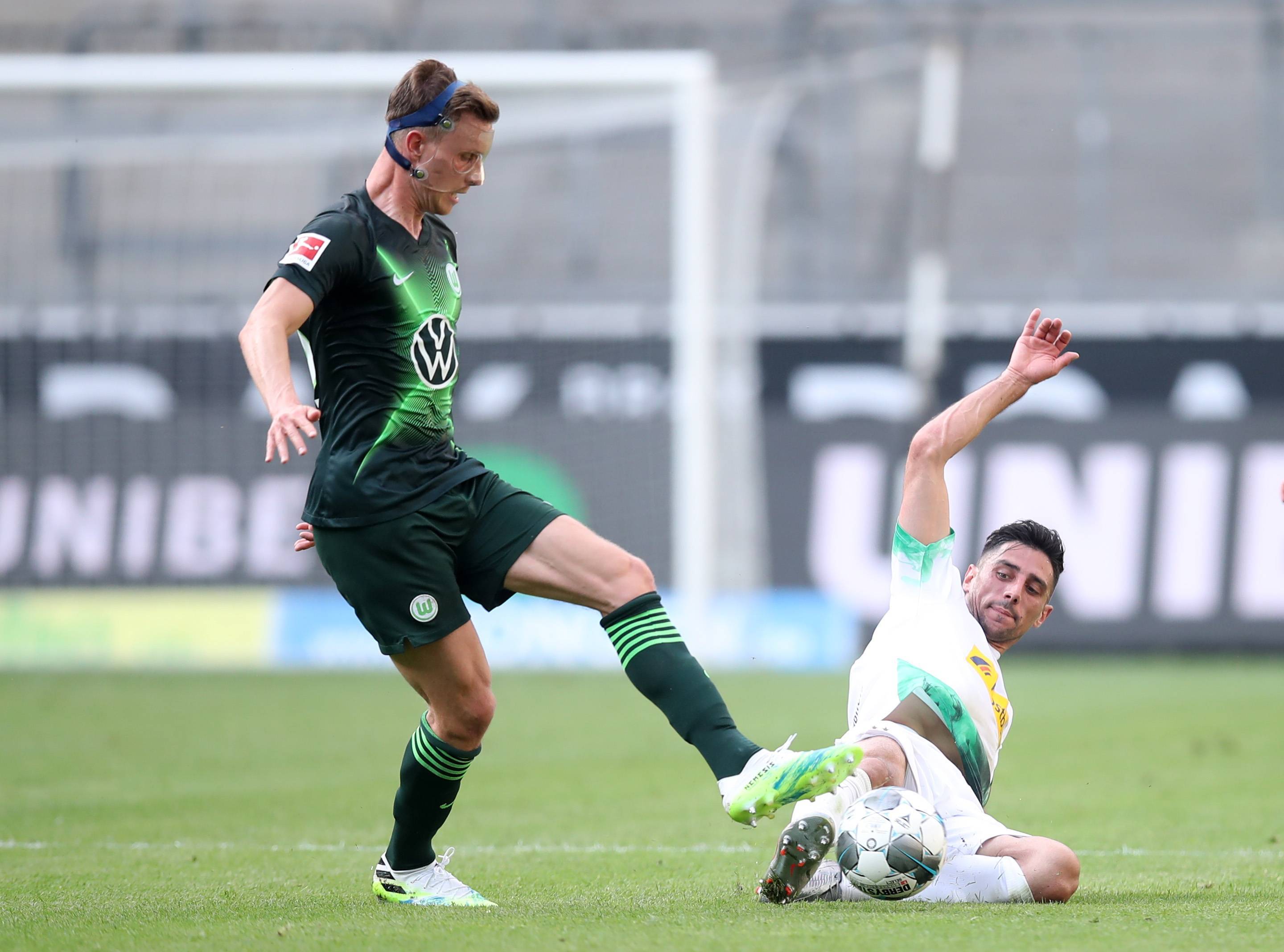 关于狼堡主场比赛门票销售火热，球迷热情高涨的信息