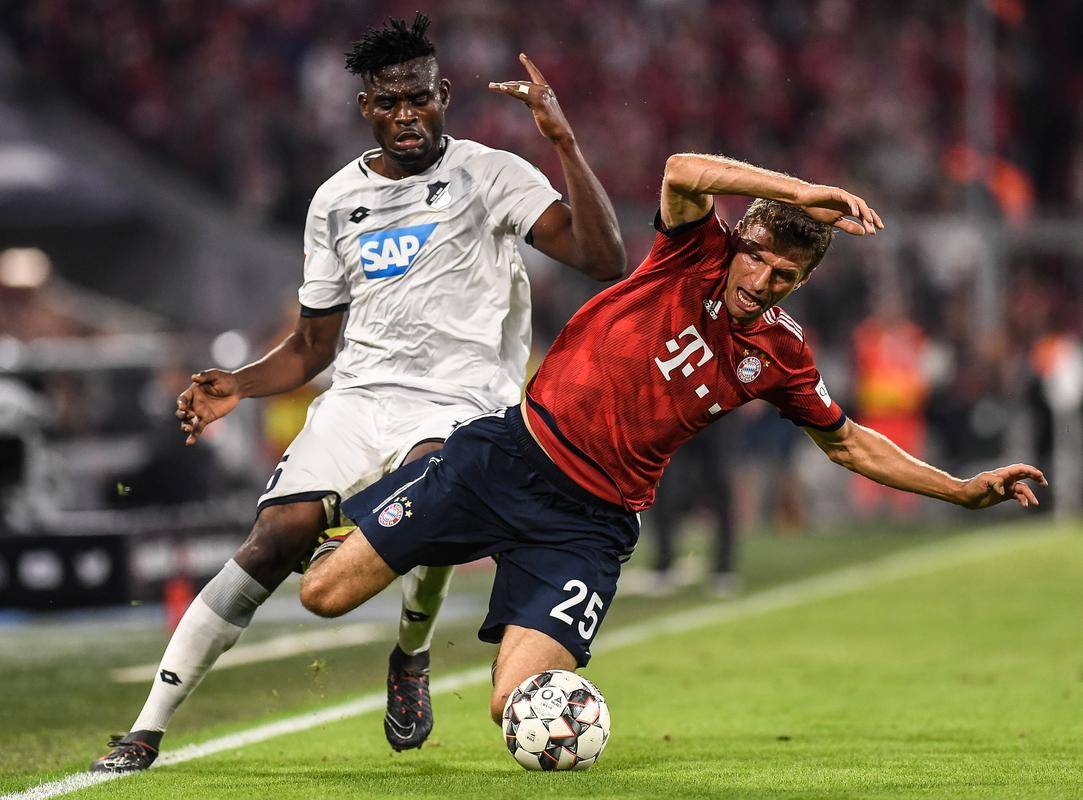 关于拜仁慕尼黑客场与霍芬海姆战平，遭遇不利的信息