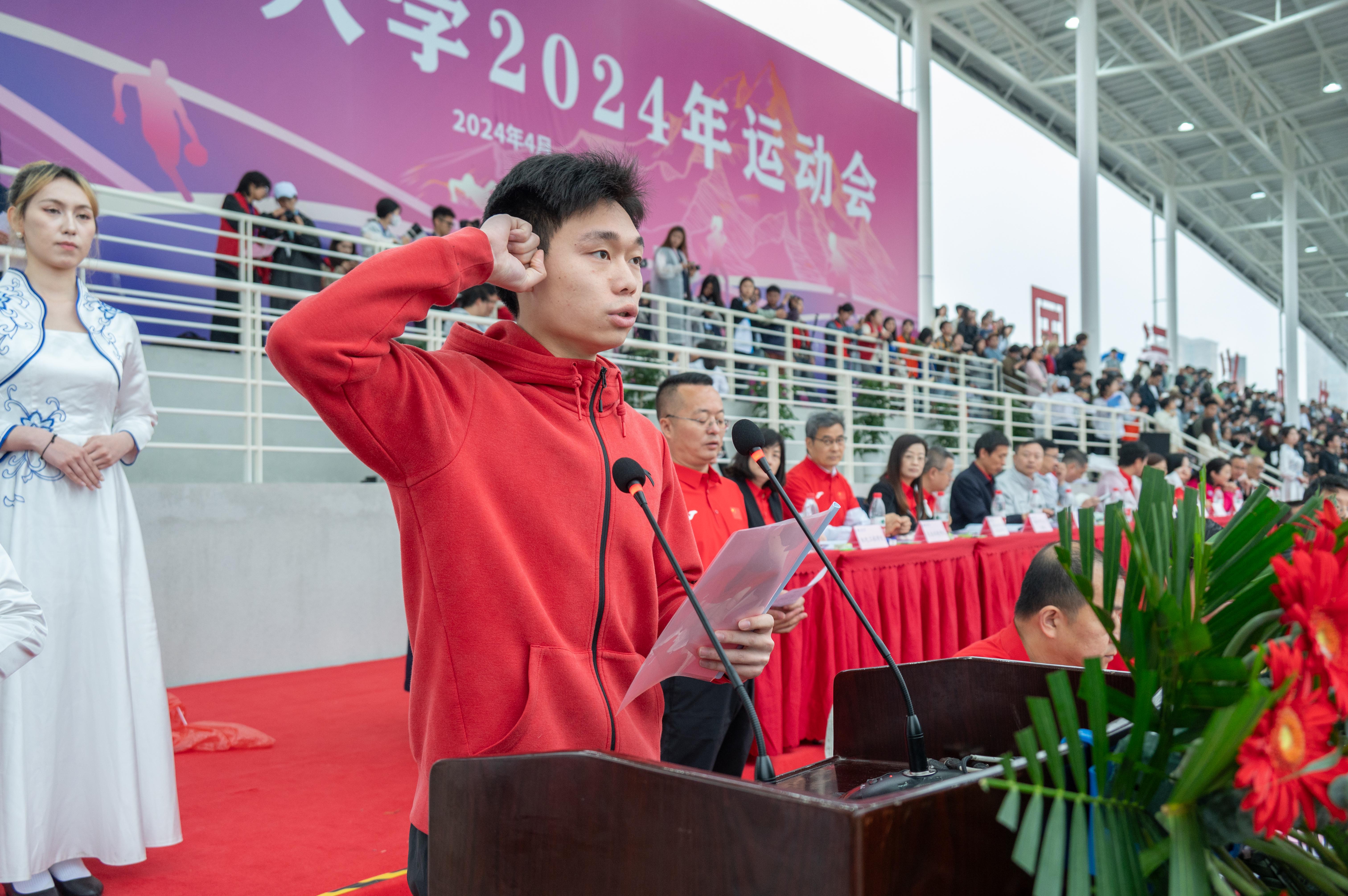 运动员们用汗水和努力谱写了比赛的华章