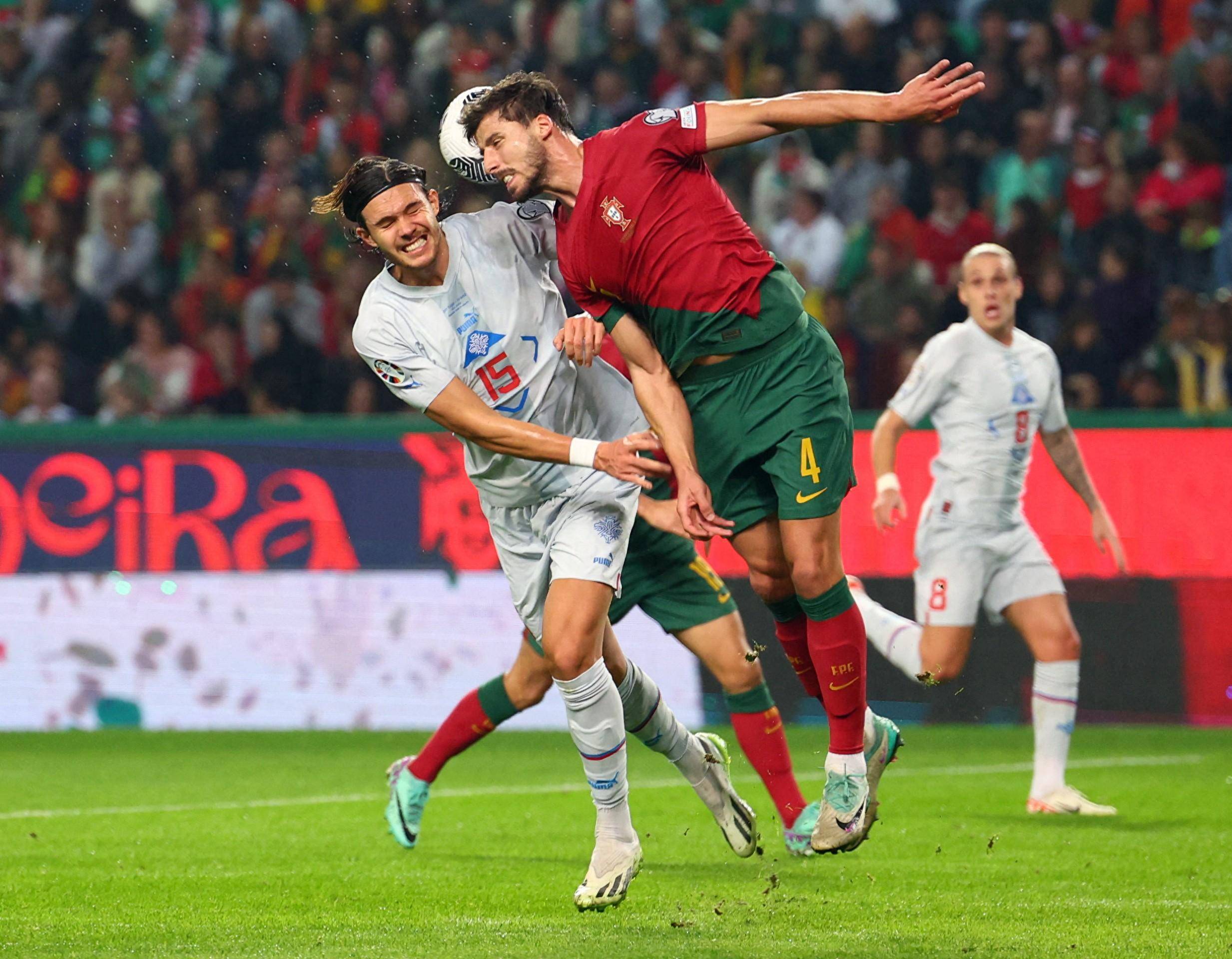 包含德国客场击败冰岛，欧预赛状态火爆的词条