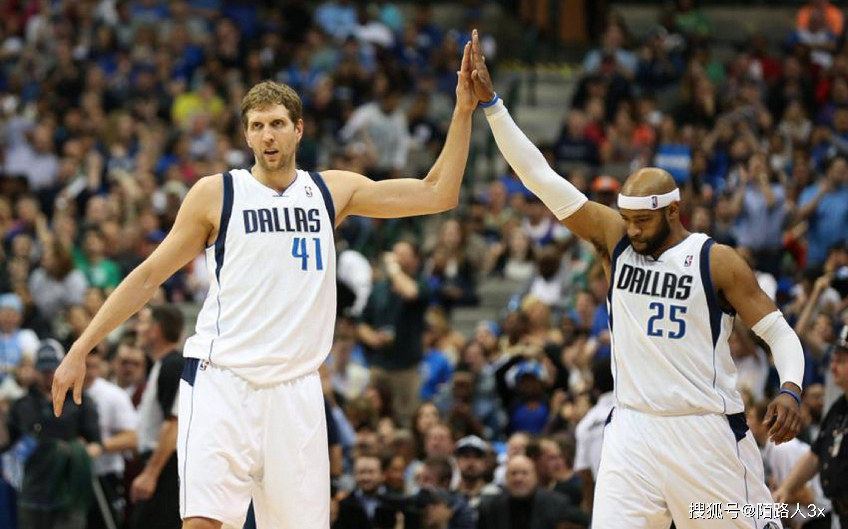 昔日篮坛传奇现身NBA比赛领奖