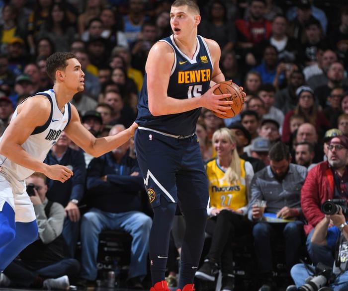 掘金队士气高涨，主场大胜对手领先积分榜