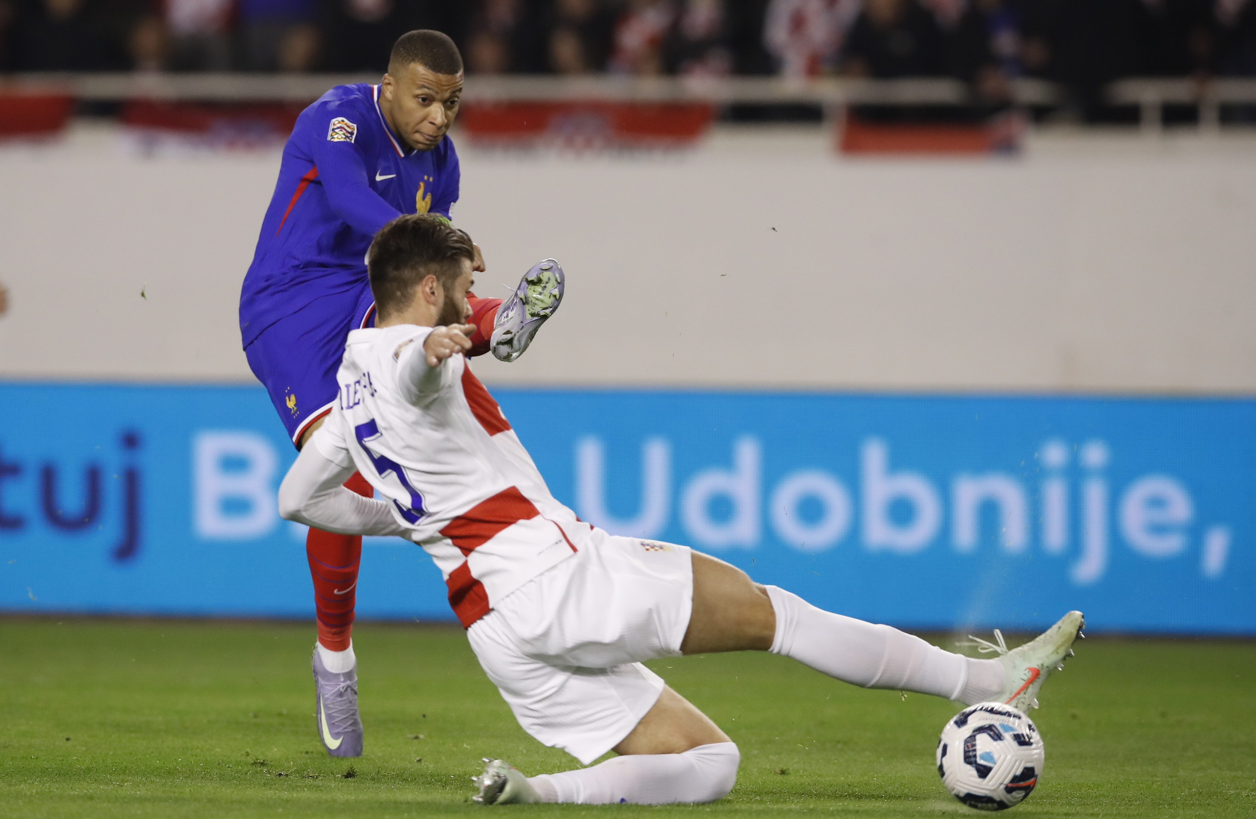 欧洲杯预选赛：克罗地亚队大胜，实现突破