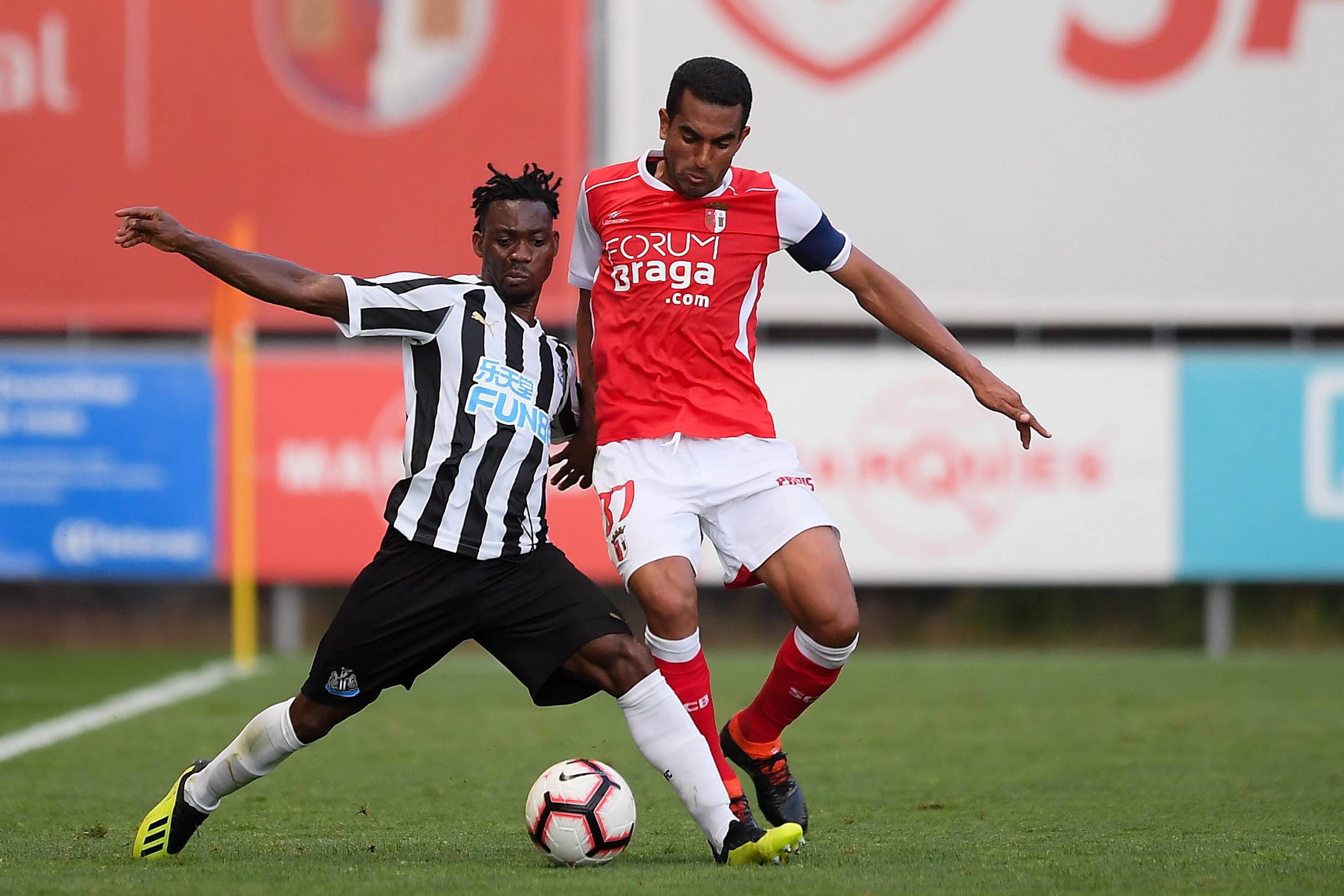 包含不来梅主场豪取胜利，力压保级区域的词条