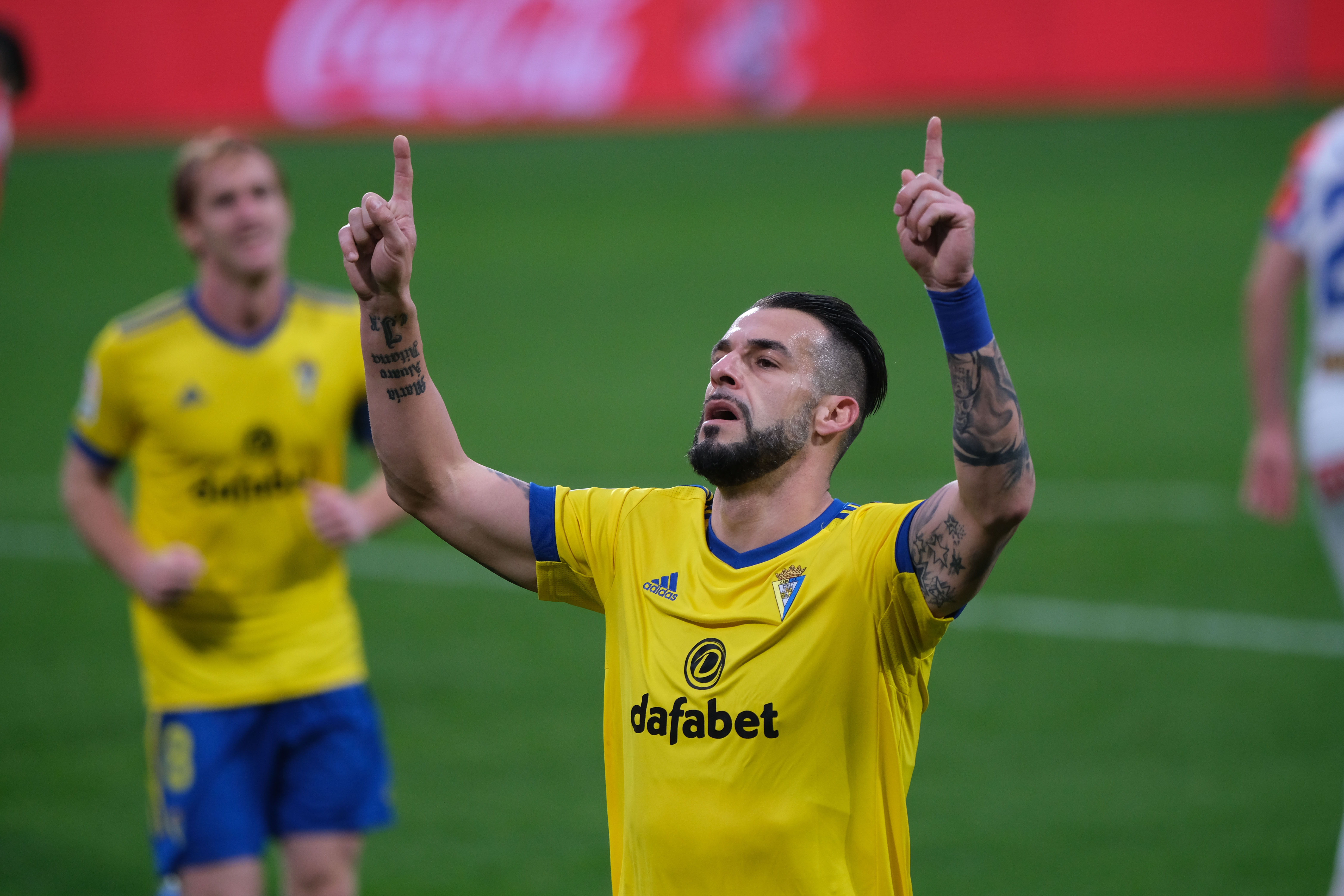 莱万特客场反败为胜，积分逐步回升