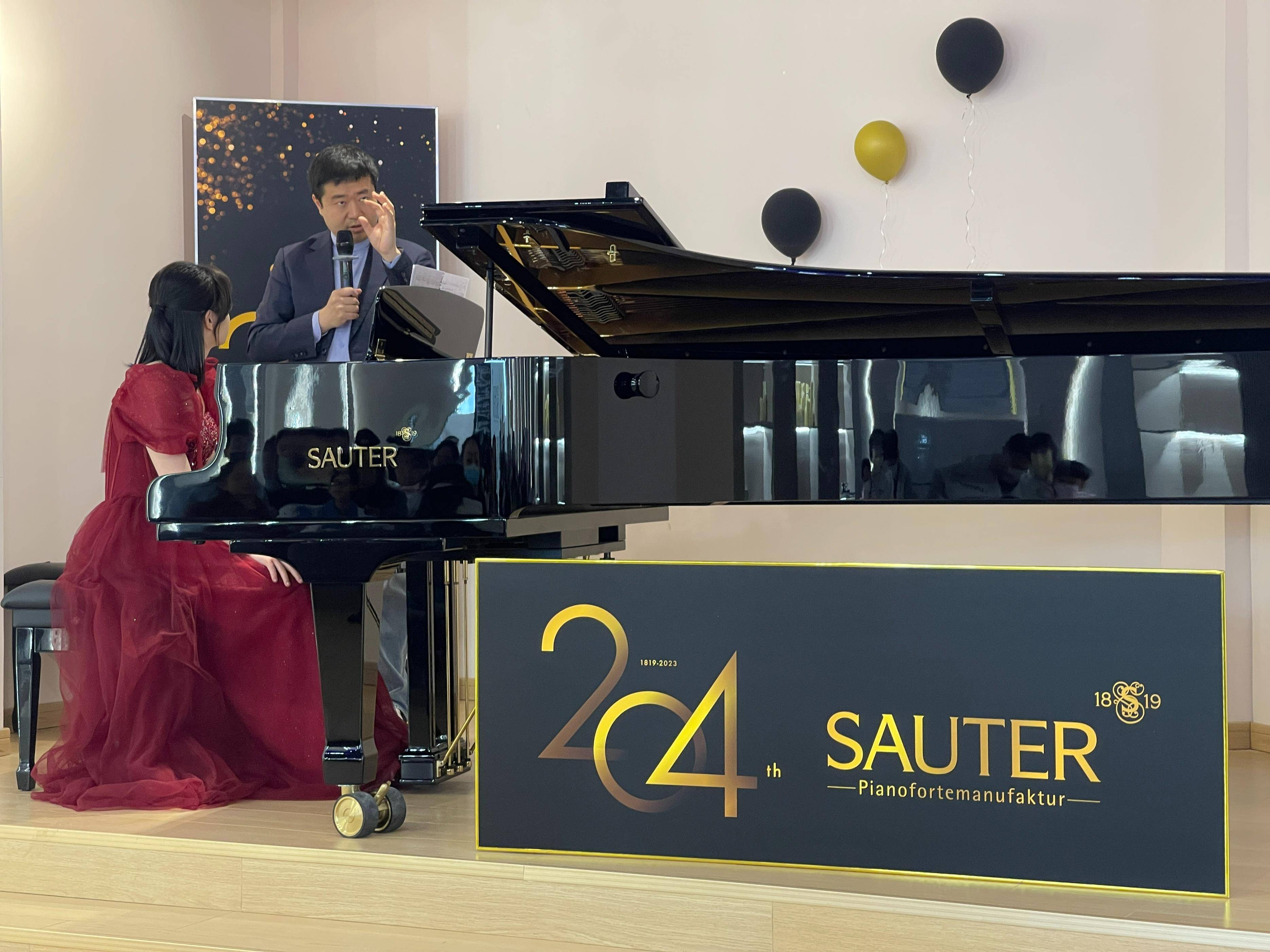 战胜劲敌，德国选手荣获殊荣