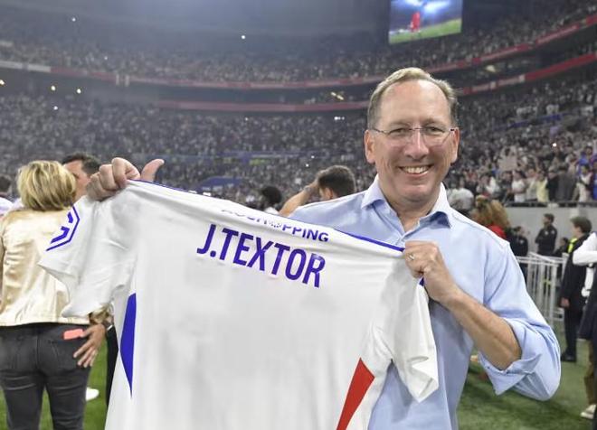 里昂足球俱乐部球员投入社区慈善活动