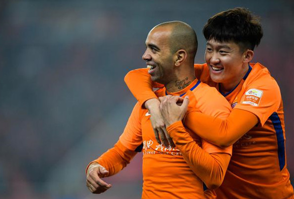 鲁能客场击败恒大，豪取三分领跑积分榜的简单介绍