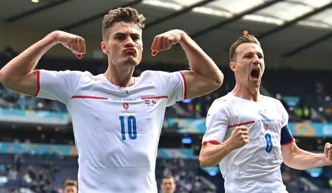 威尔士女足表现出色力压爱沙尼亚队