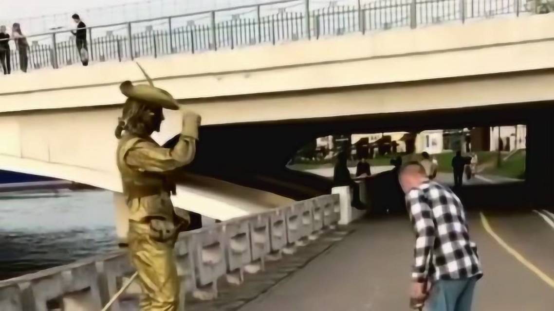 俄罗斯击剑选手措手不及，惨败对手