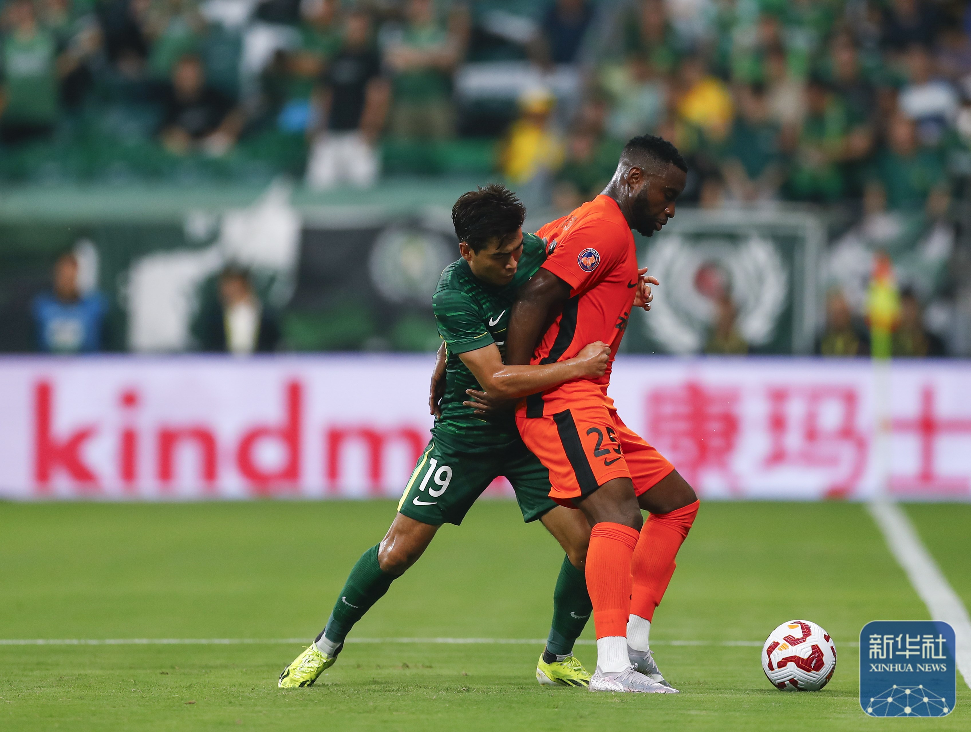 北京国安客胜，稳固领跑位置