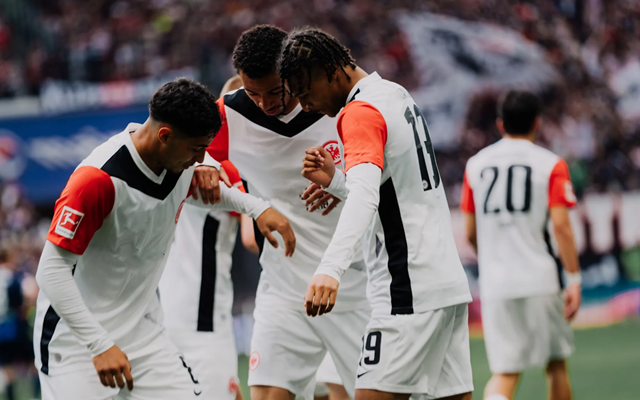 包含法兰克福遭遇大败，美因茨未能逆转劣势的词条