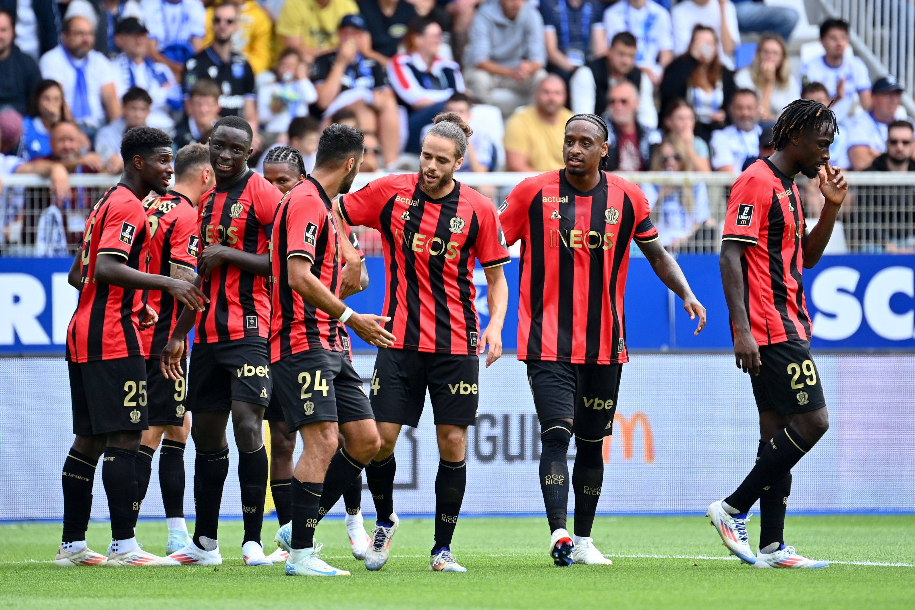 欧洲足坛精英联赛赛事，球员拚尽全力