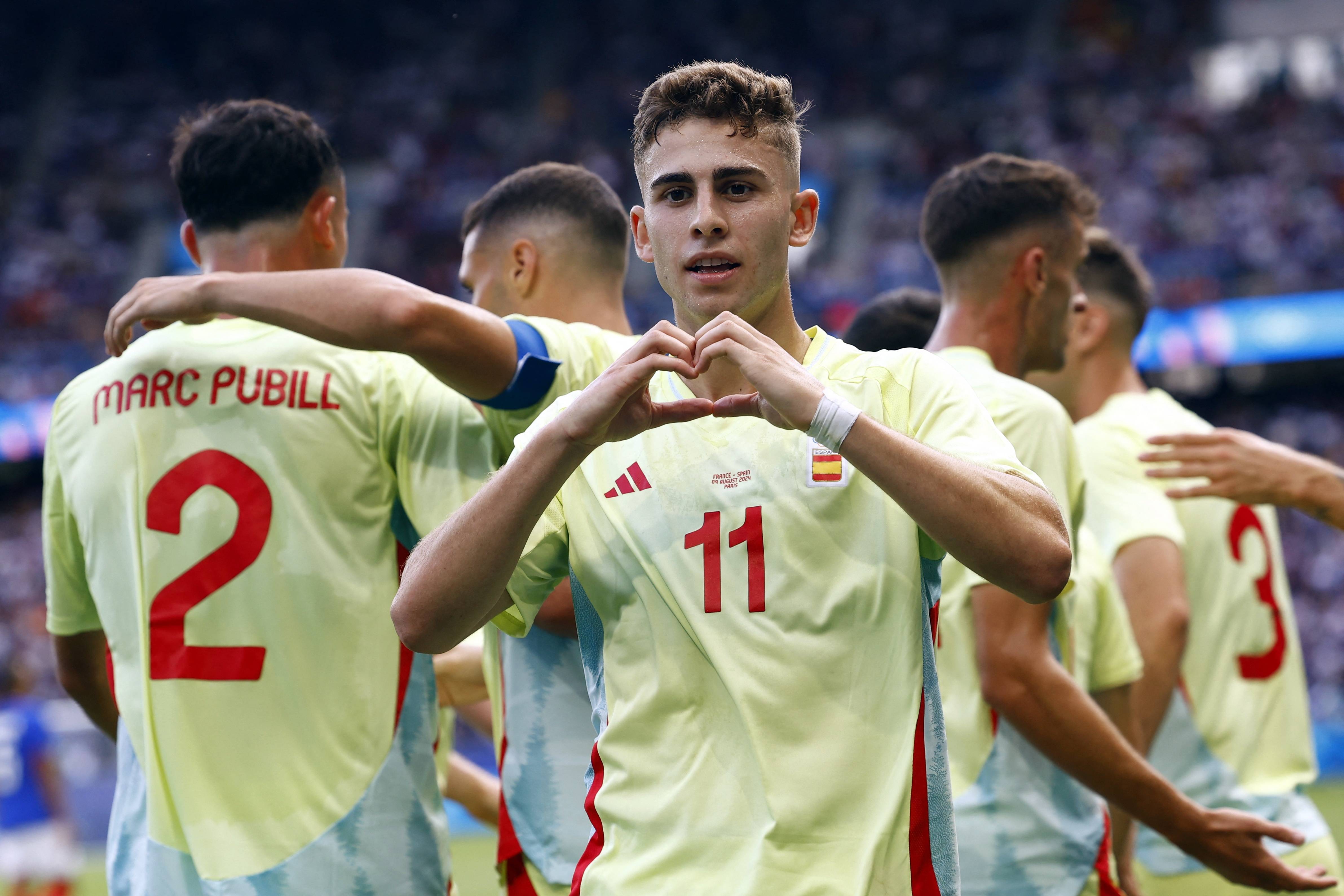 包含西班牙国家队：备战世界杯预选赛的词条