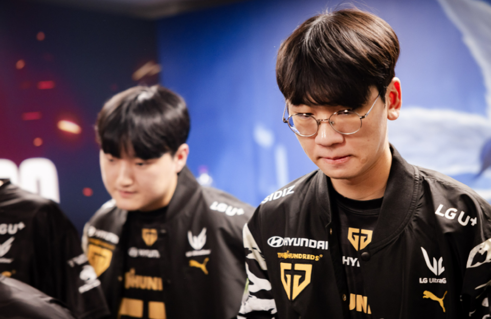 包含BLG轻取HLE，Chovy线上压制力十足强强对话2025世界赛，点燃全场激情的词条