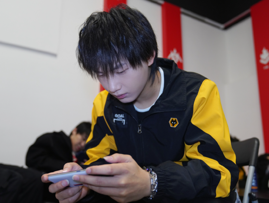 SHR鏖战V5，Elk团战一打五强强对话成都决赛之夜，成为赛场最大亮点的简单介绍