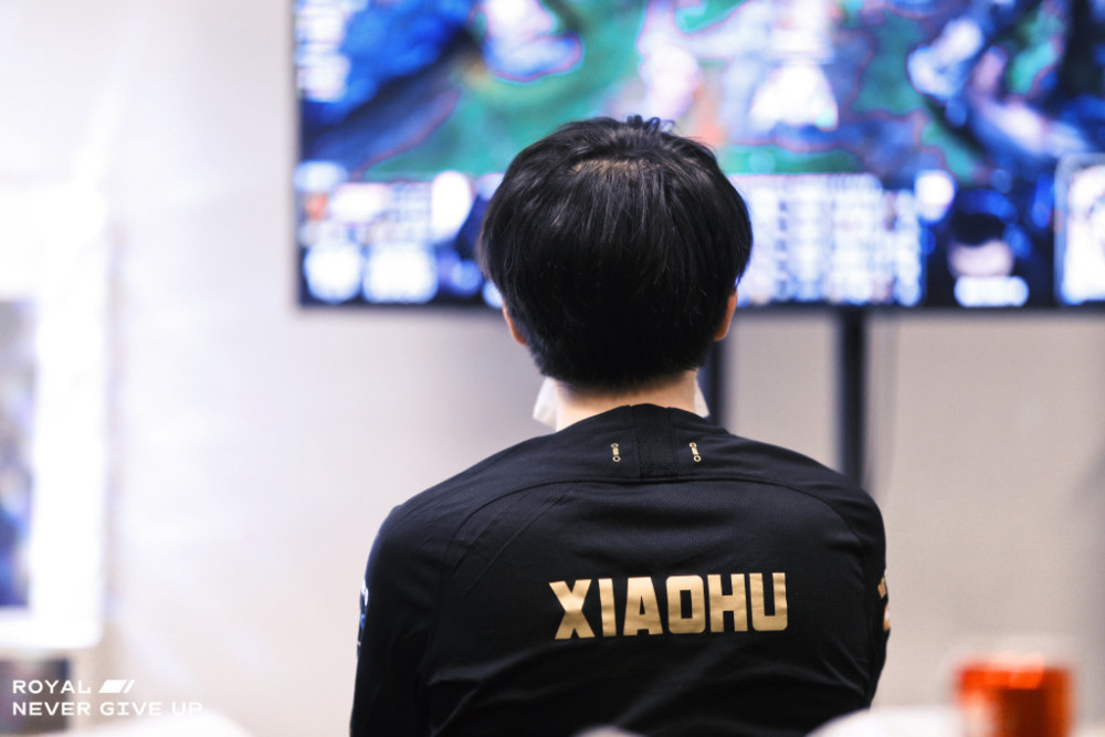 TL翻盘100T，Xiaohu完成史诗逆转宿命之战四强赛，点燃全场激情