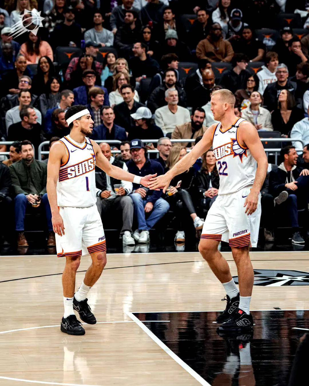 太阳主场不敌马刺，阿德接连进球反超比分