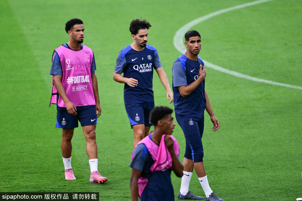 瓦伦西亚门将神勇逆转取胜球队信心倍增