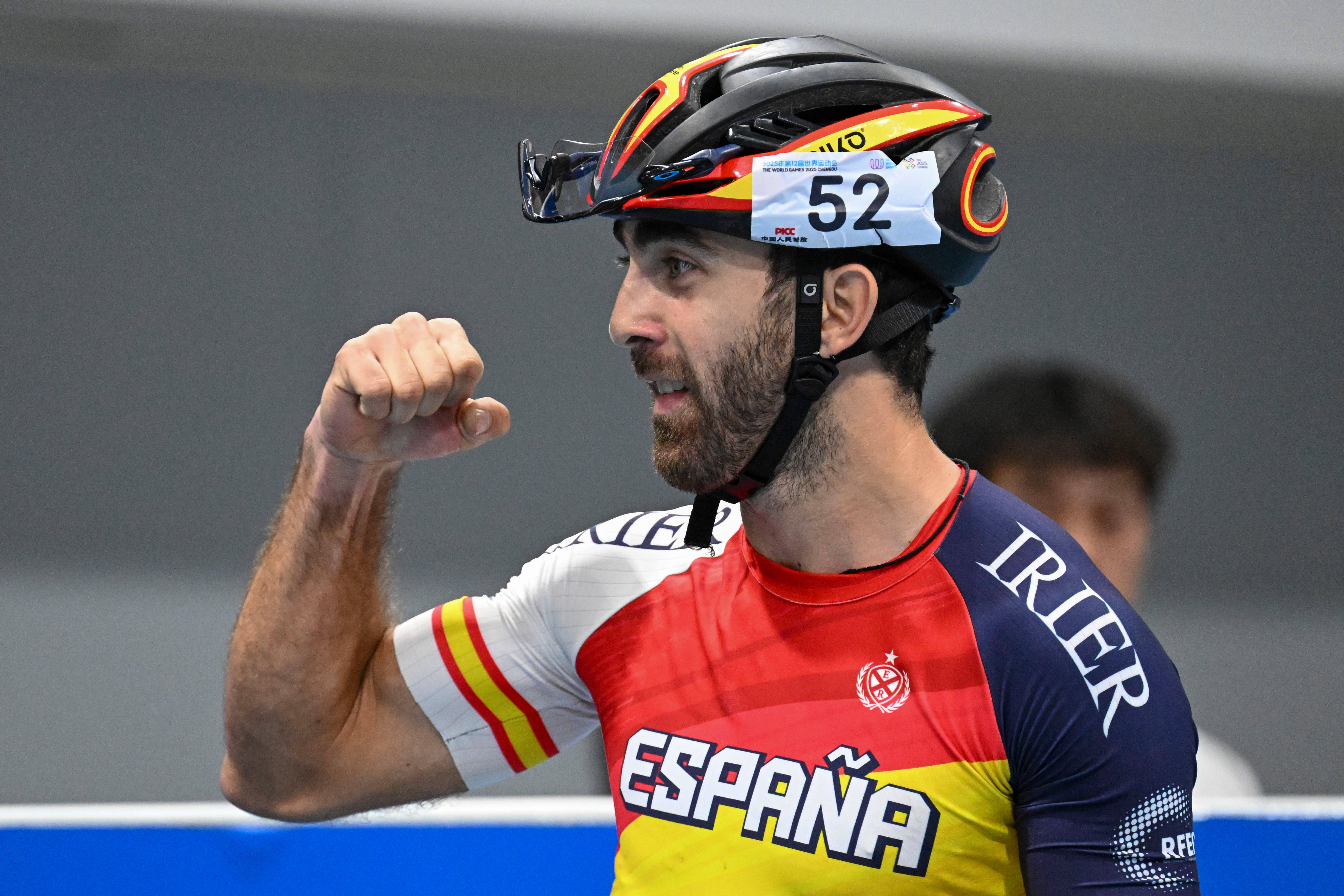 委内瑞拉轮滑运动员实现冲刺