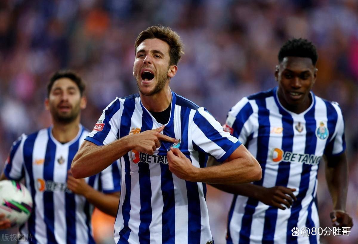 波尔图门将神勇扑救，帮助球队取得胜利