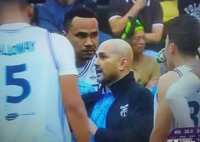 江苏男篮惨遭对手压制，遭遇惨败，市场低迷