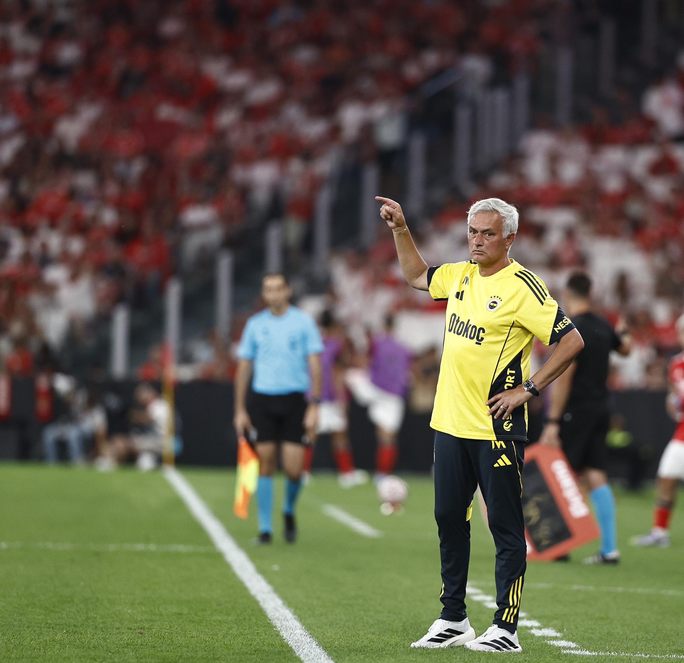 关于葡萄牙完胜秘鲁，哈里·凯恩绝境逆转的信息