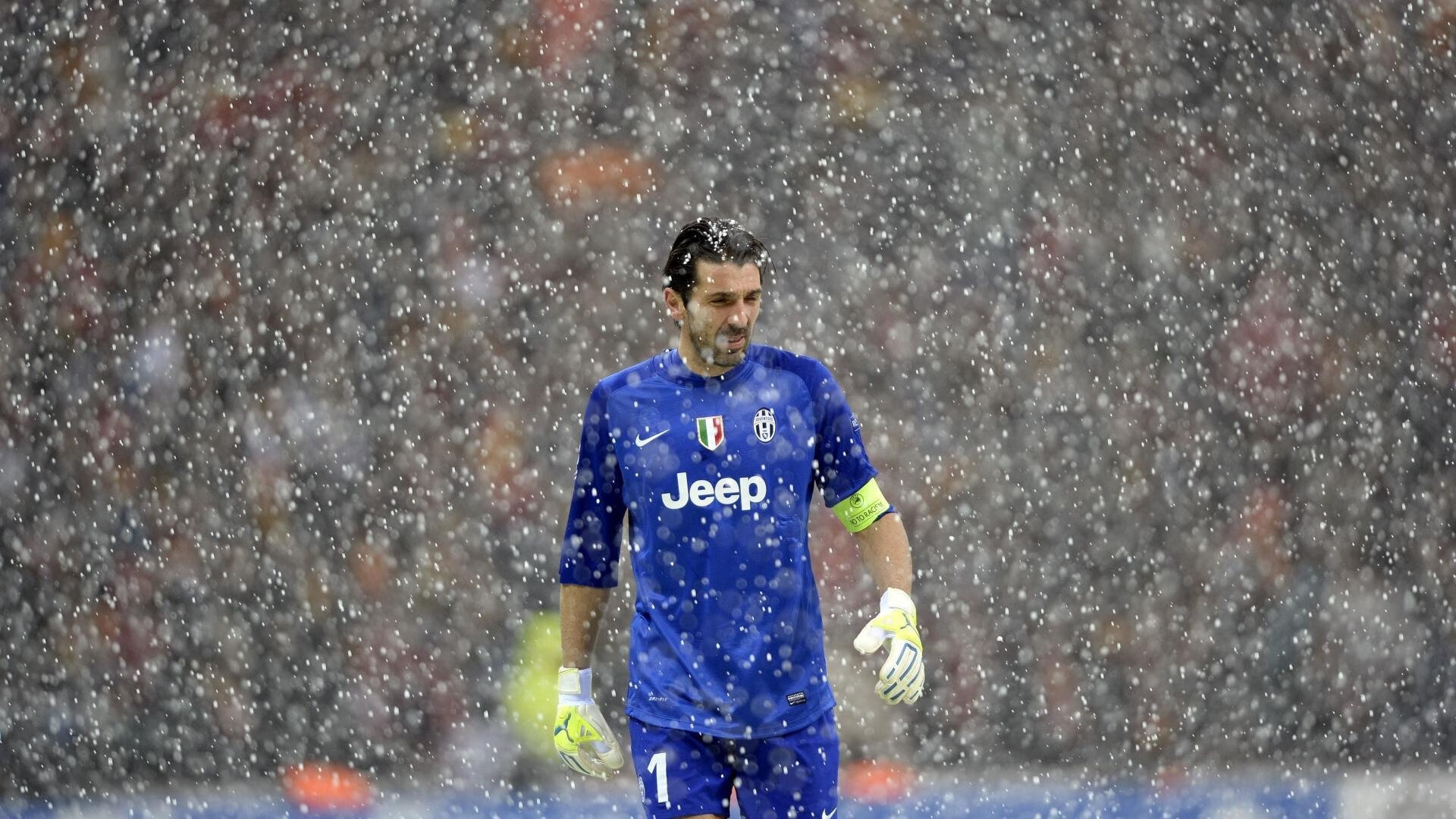 紫百合绽放绝杀之夜，欧冠淘汰赛焦点战，佛罗伦萨补时逆转韩国豪门全北现代