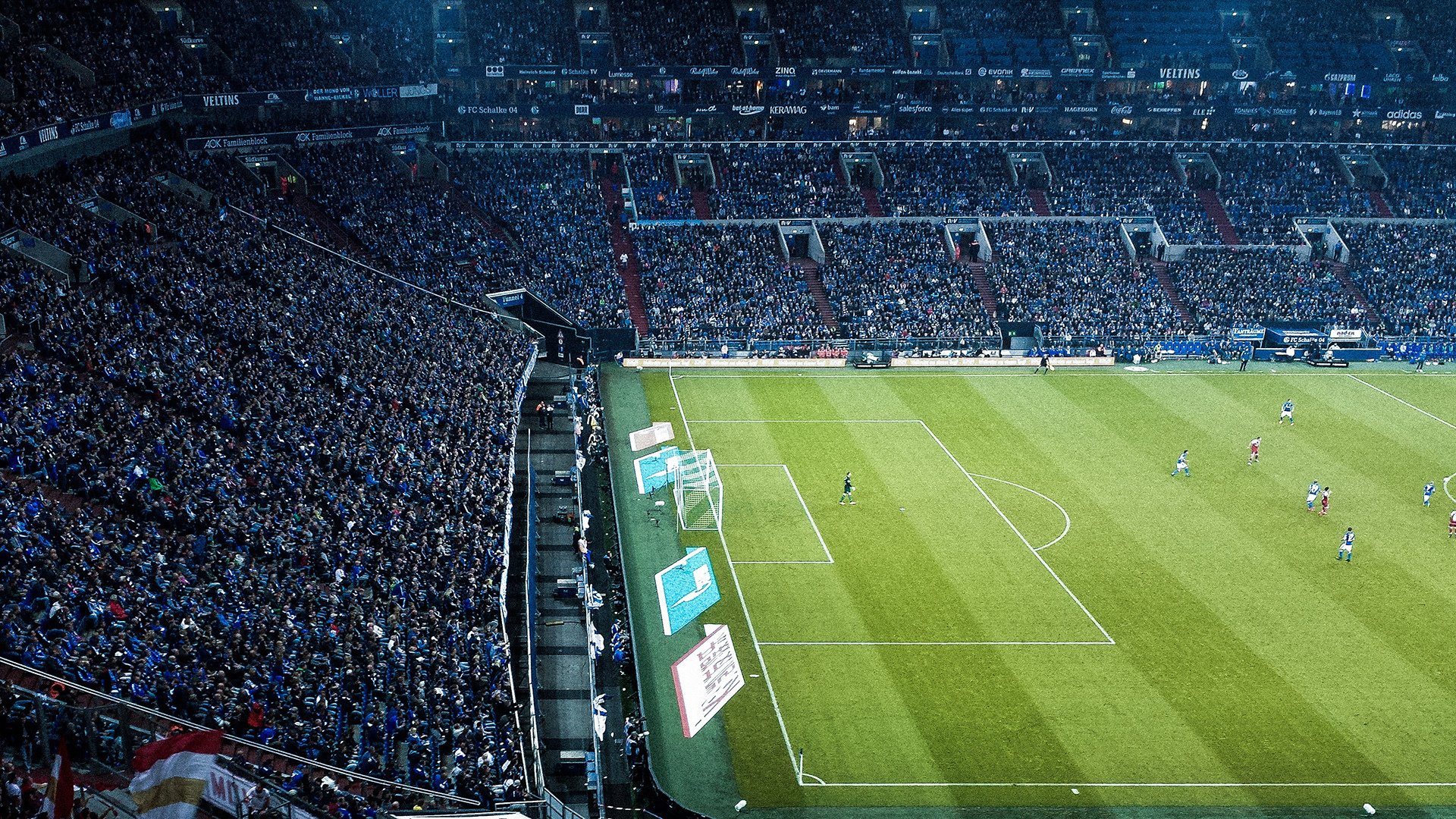 F1街道赛之夜，三笘薰在绿茵弯道完成终极锁死